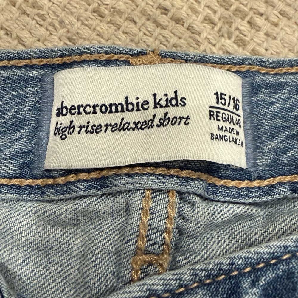 Abercrombie Bear NYC Kids High Rise Relaxed Denim Shorts Size 15/16 Regular - Picture 4 of 9